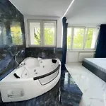 Yourapart Karmelicka Z Jacuzzi * ורשה