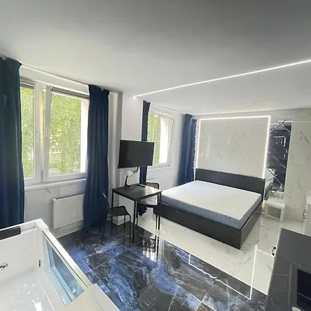 Yourapart Karmelicka Z Jacuzzi Daire Varşova