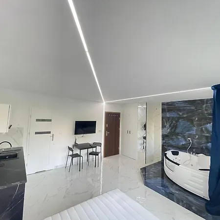 Yourapart Karmelicka Z Jacuzzi Daire Varşova
