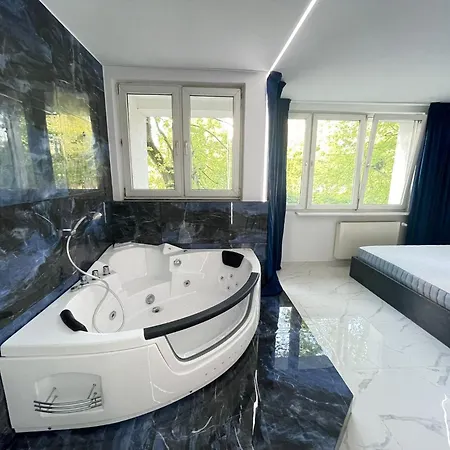Yourapart Karmelicka Z Jacuzzi * Varsó