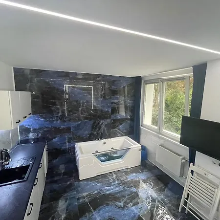 Yourapart Karmelicka Z Jacuzzi * Varsó